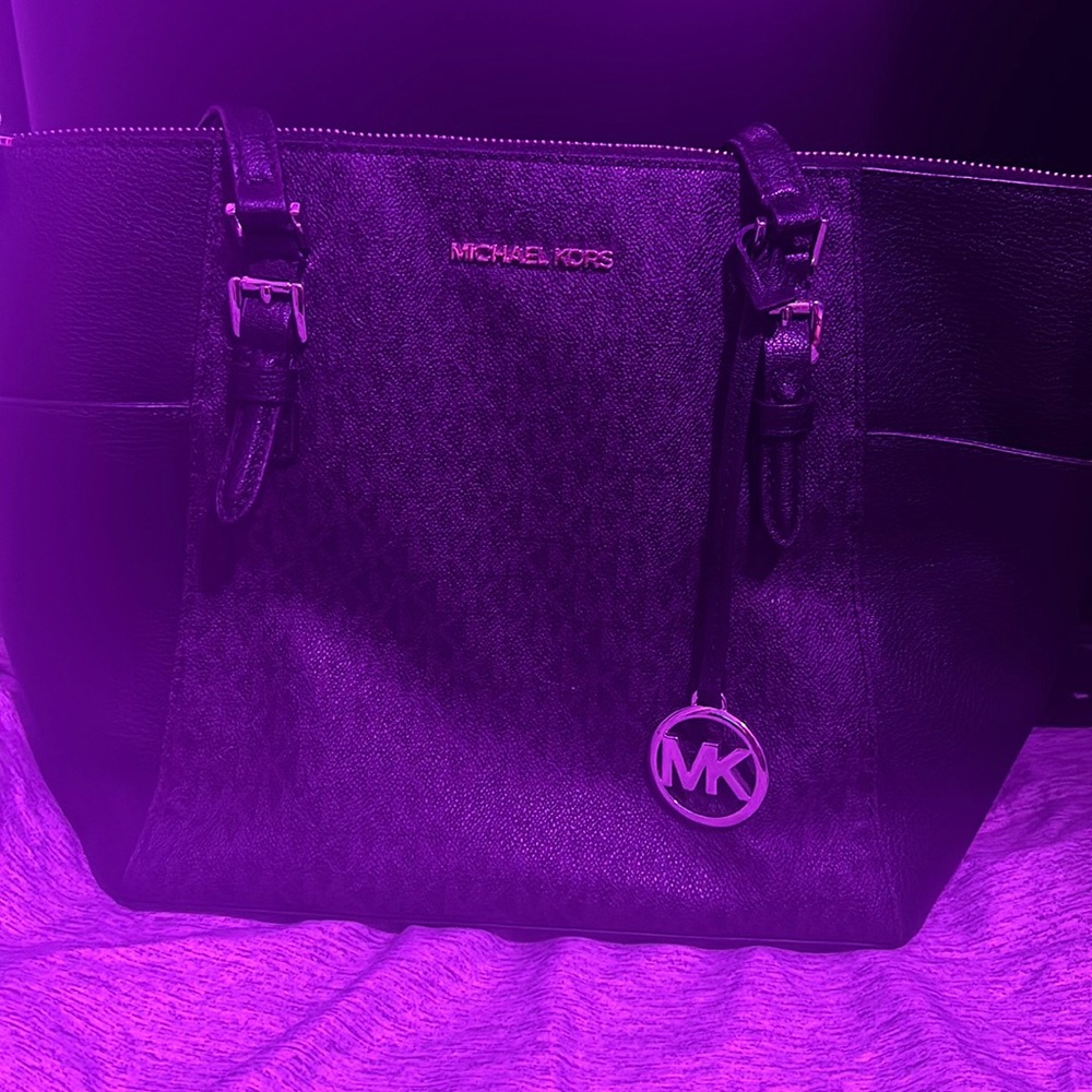 Micheal Kors black purse